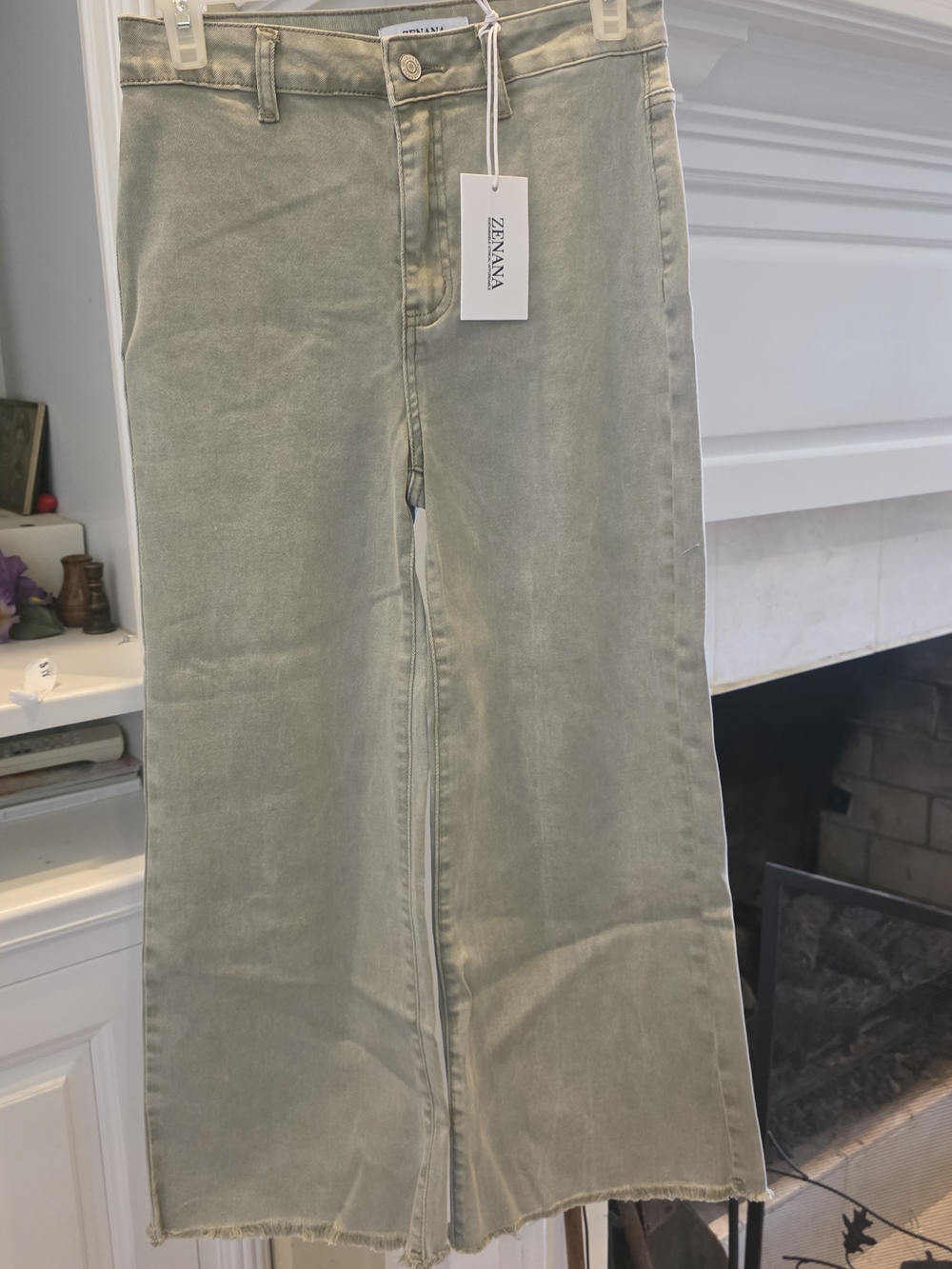 Zenana Outfitters Wide-Leg Ankle Jeans in Sage Green